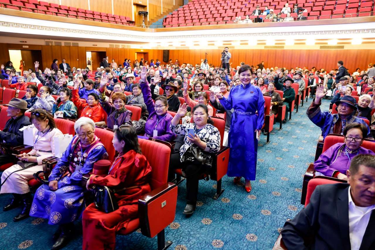 Гишүүн Д.Энхтуяа Асрах үйлчилгээний тухай хуулийн төслөө танилцууллаа