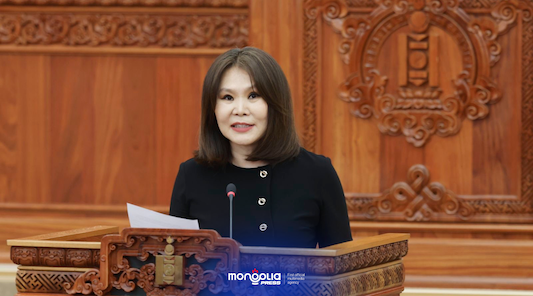 Б.Мөнхсоёл: Мөнгө, хуйвалдаанаас болж улс төрд орж чаддаггүй эмэгтэйчүүдэд квот боломж олгодог