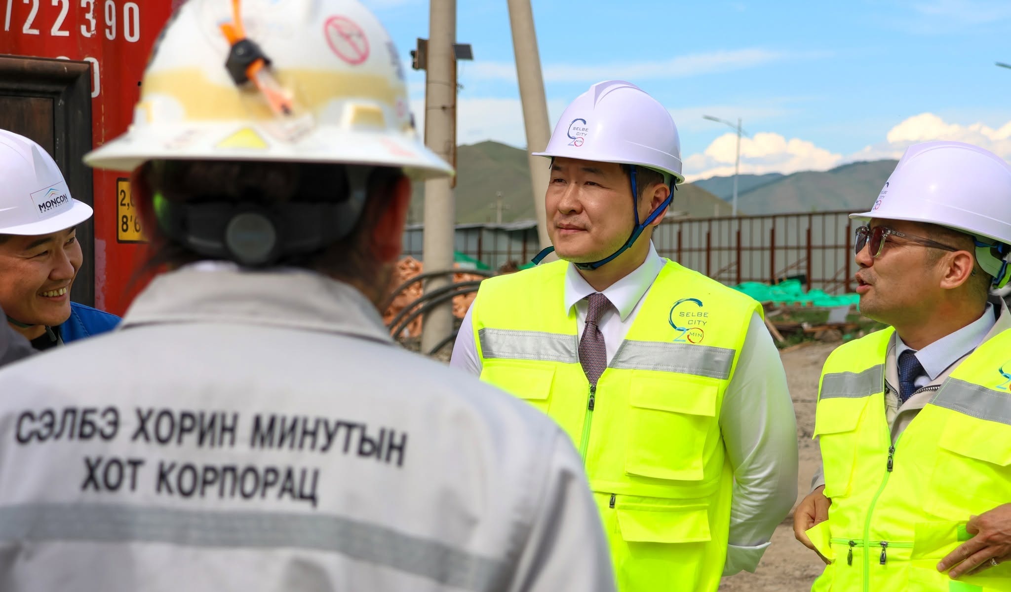 Сэлбэ хотын захирагч Б.Мөнхбаатар: Улстөрч, уурхайчин, фермер