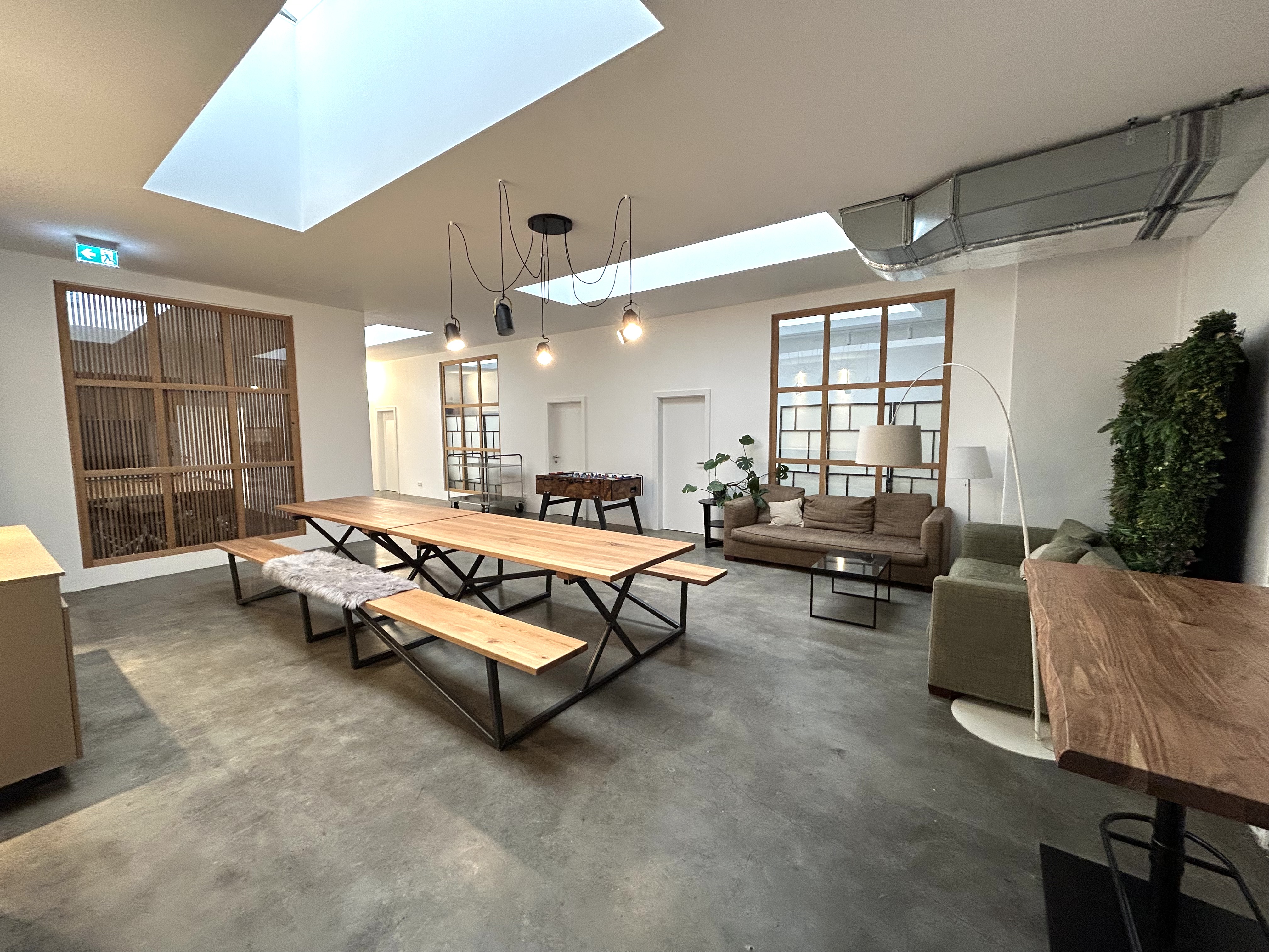 Attraktive Gewerbefläche für Produktion, Studio & Büro inkl. 8 Stellplätzen und Terrasse