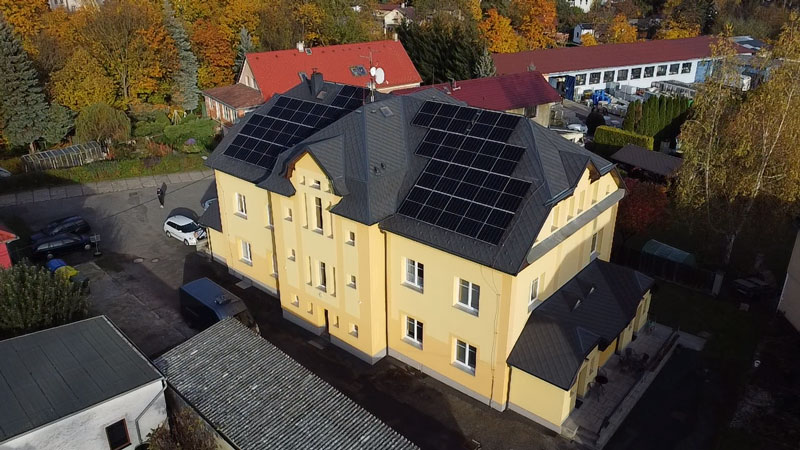 Fotovoltaika na bytovém domě v Ostrově