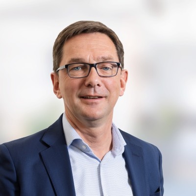 [headshot] image of customer (for a construction company)