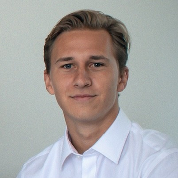 [headshot] image of customer (for a real estate tech)