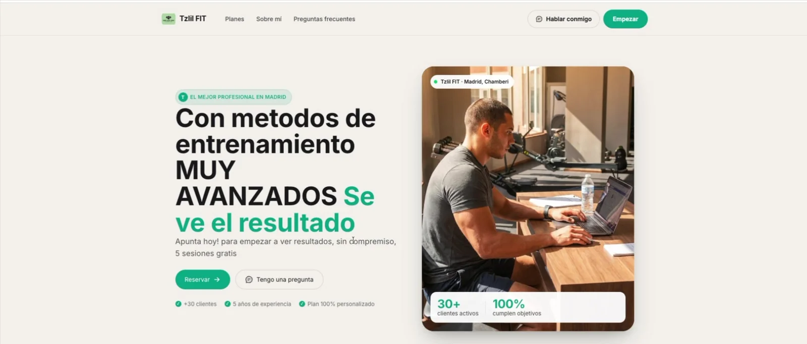 Web publicada de un entrenador hecha con Harbiz