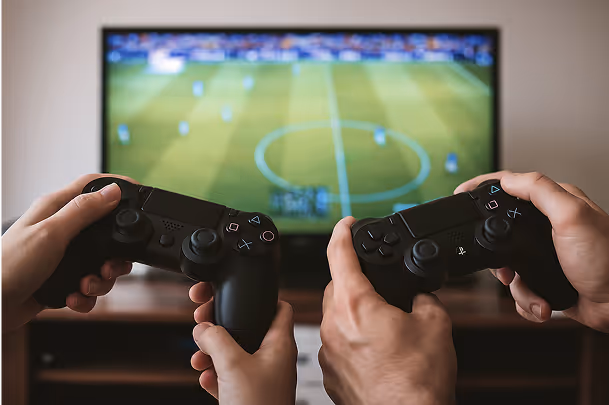 Trænger du til en pause, kan du tage et spil bordfodbold eller PlayStation