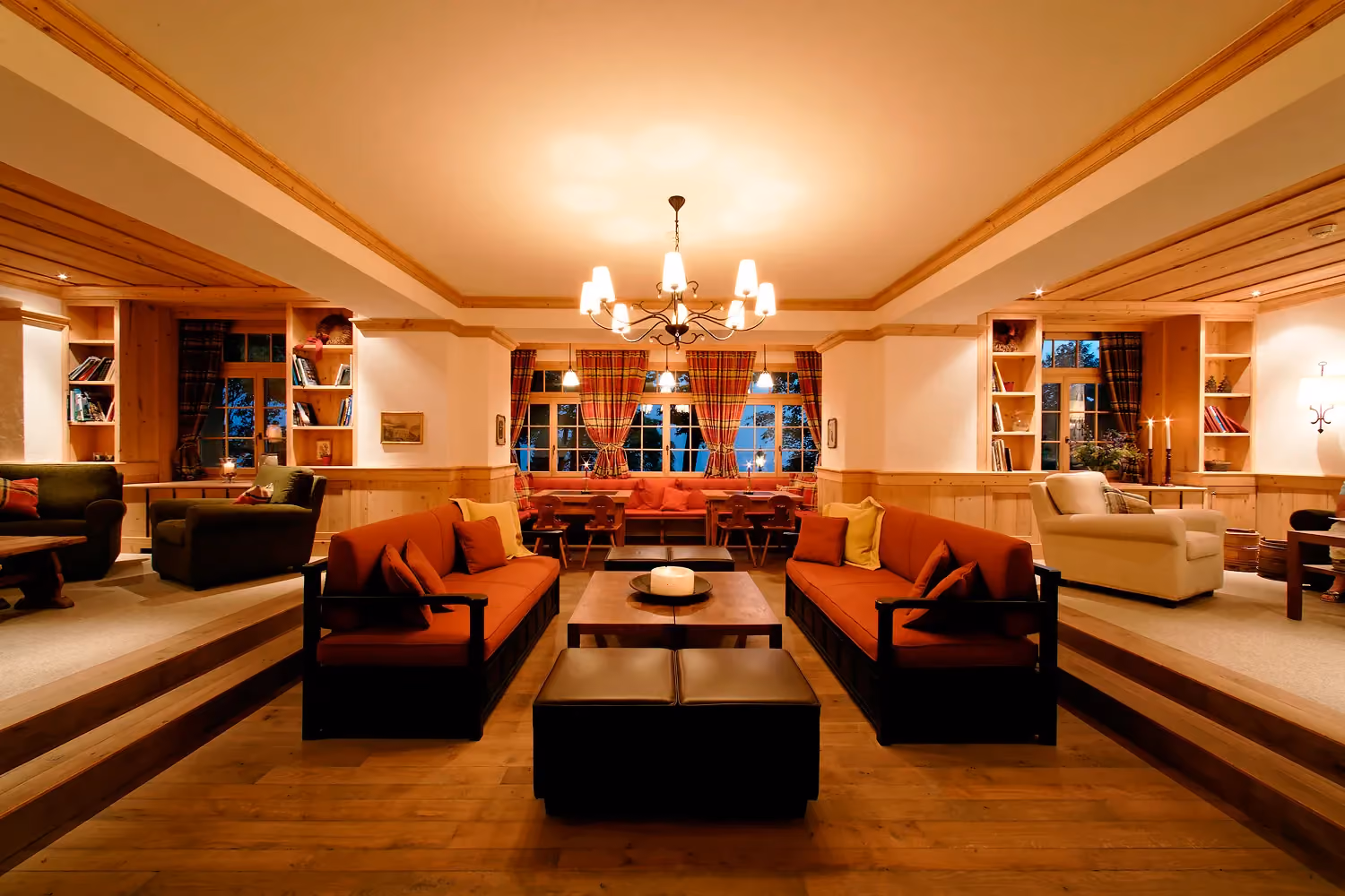 Grosszügiger Aufenthaltsraum im Hotel Alpenrose Wengen, Jungfrau Ski Region, Schweiz