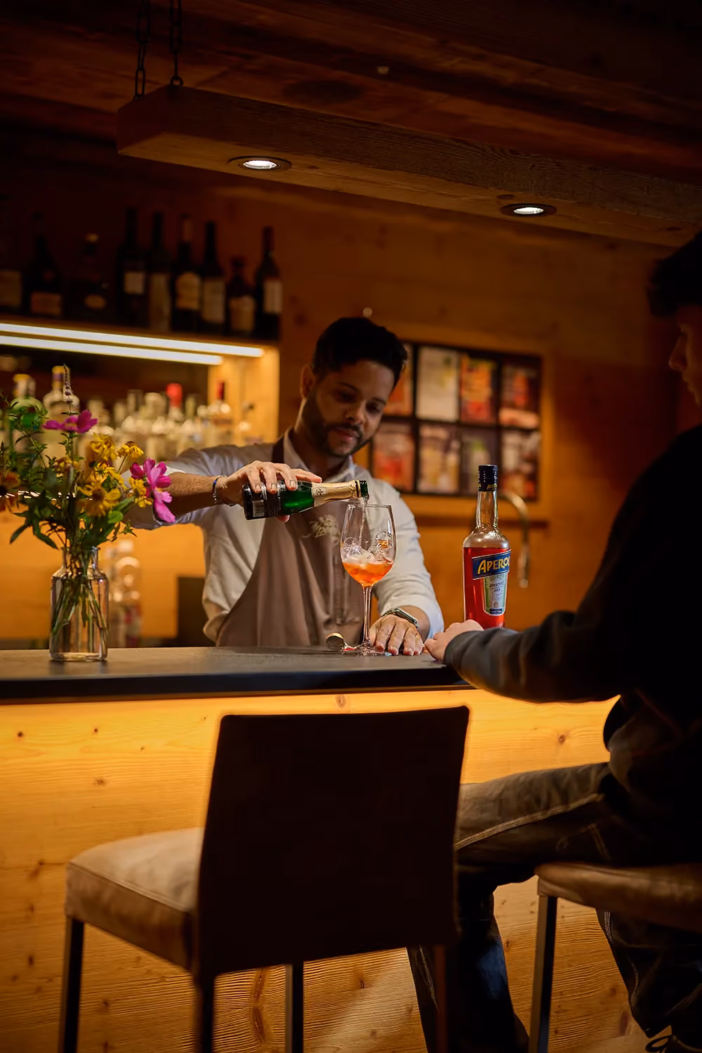 Cocktails an der Hotelbar im Hotel Alpenrose Wengen, Jungfrau Region, Schweiz