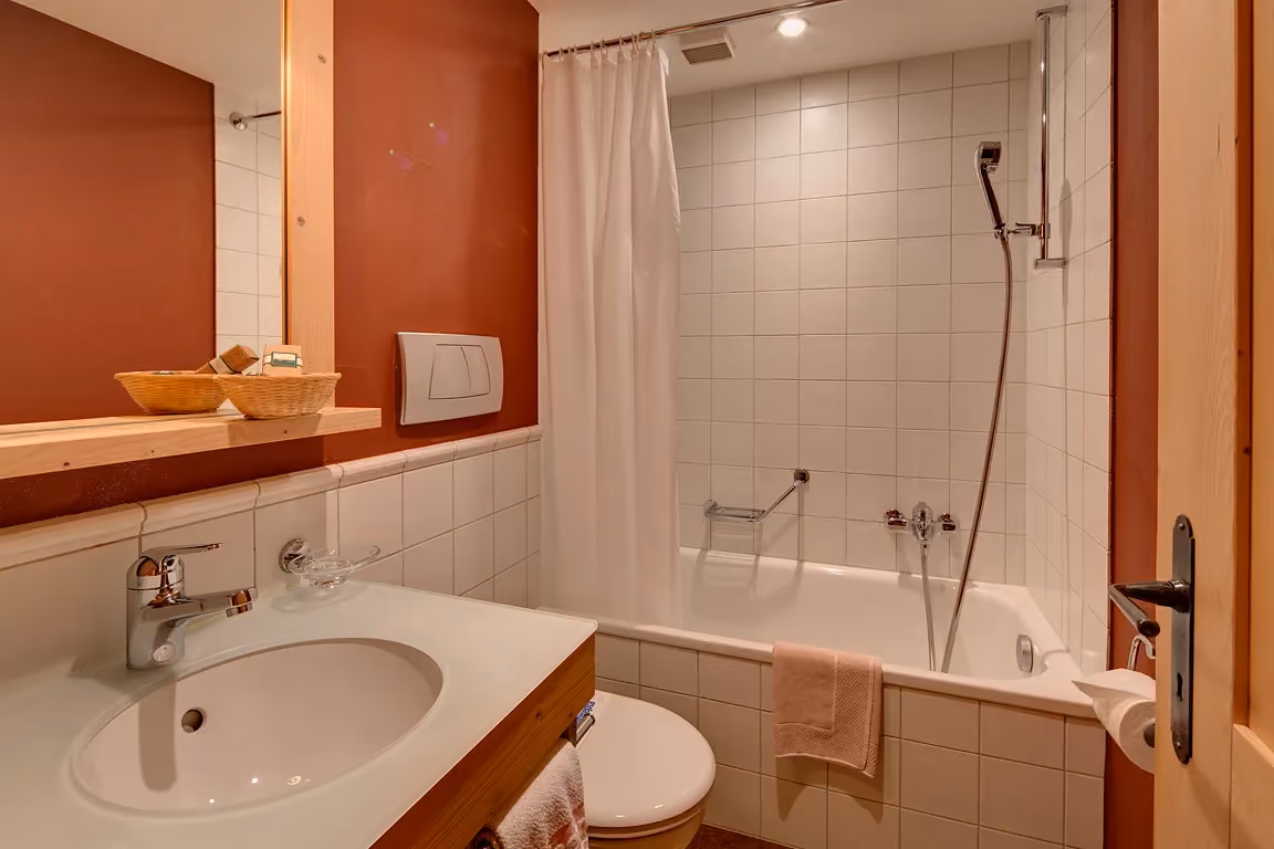 Badezimmer der Hotelzimmer im Hotel Alpenrose Wengen, Jungfrau Region, Schweiz