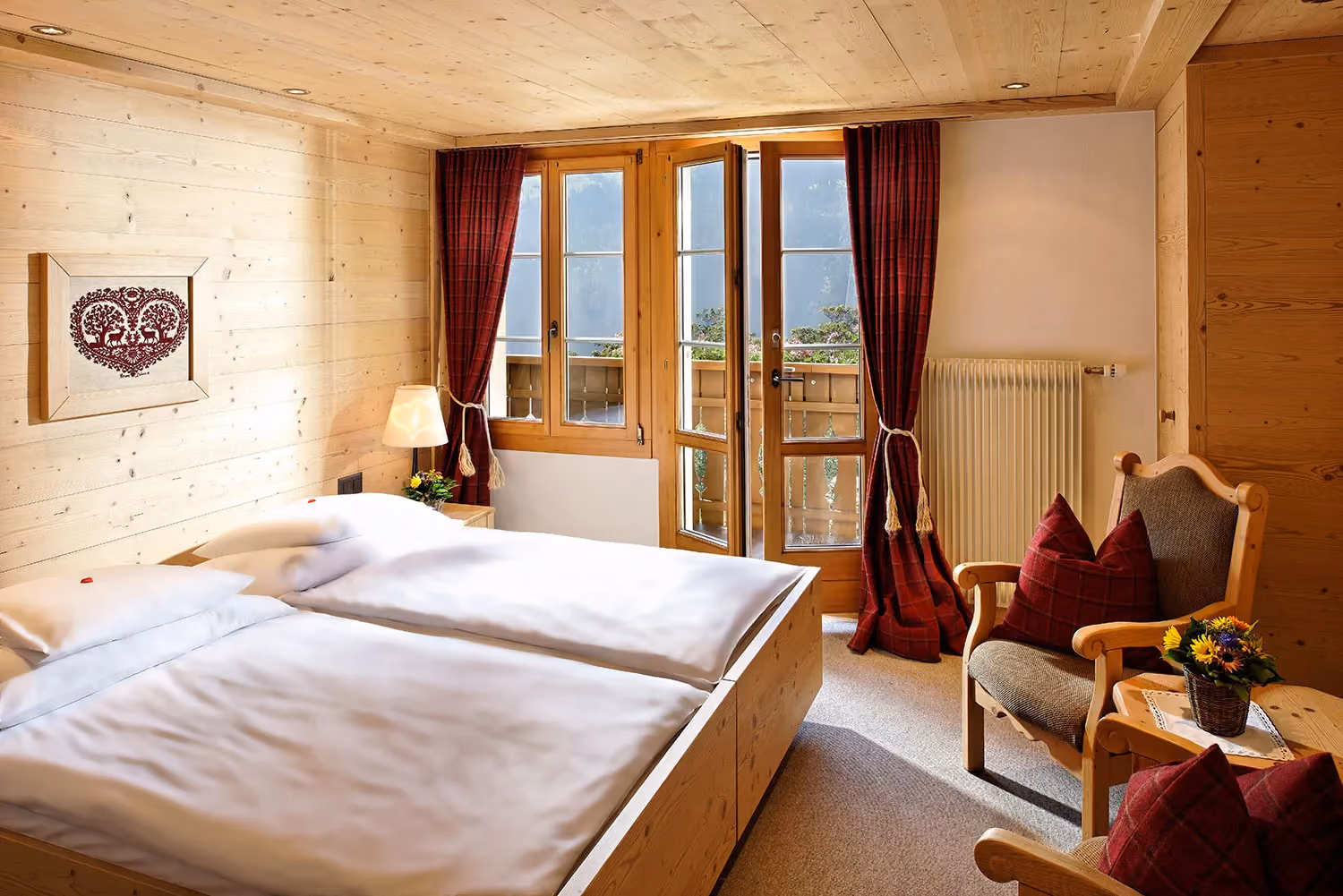 Doppelzimmer Standard mit Bergblick im Hotel Alpenrose Wengen, Jungfrau Region, Schweiz