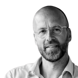 Billede af Søren Sarup, der deltager i podcasten Drømmevillaen