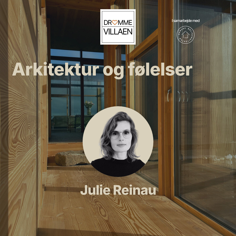 Podcast-episode om arkitektur og følelser med Julie Reinau, vist foran moderne trækonstruktion.