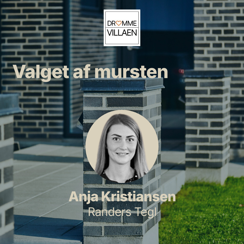 Podcastafsnit om valg af mursten med Anja Kristiansen fra Randers Tegl foran murstensfacade.