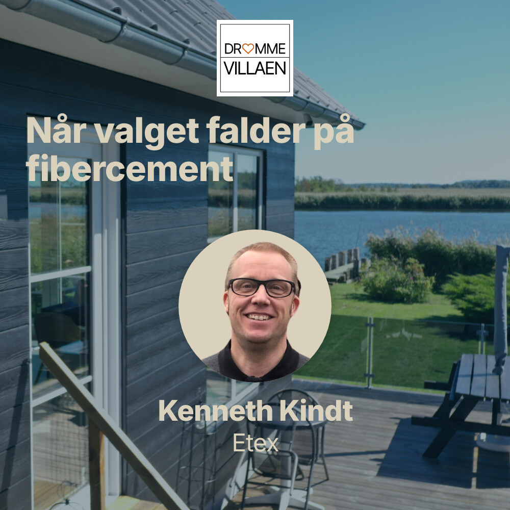 Podcast om valg af fibercementfacade med Kenneth Kindt, med sommerhus og søudsigt i baggrunden.