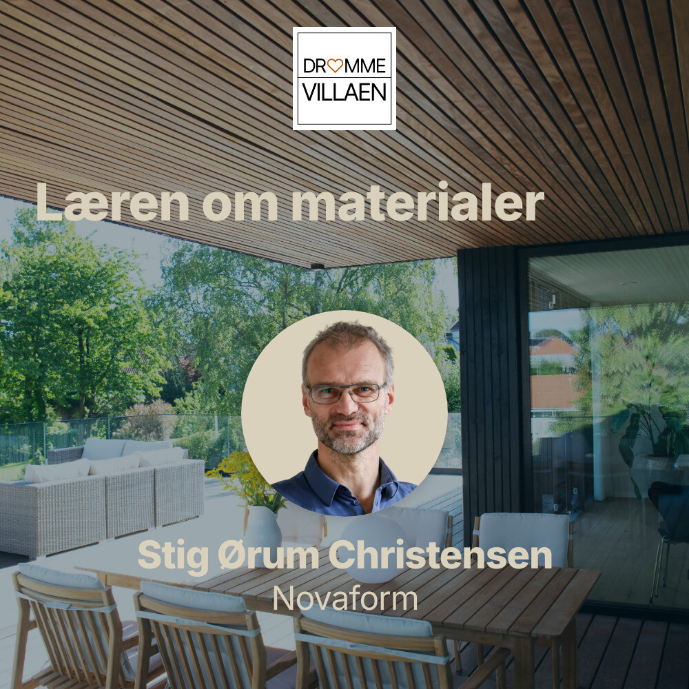 Podcastafsnit om materialelære med Stig Ørum Christensen, optaget på en træterrasse med moderne arkitektur.