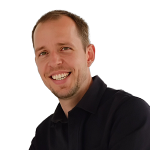 Billede af Simon Carøe Senius, der deltager i podcasten Drømmevillaen