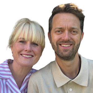 Billede af Morten og Ida, der deltager i podcasten Drømmevillaen