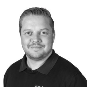 Billede af Esben Kjær, der deltager i podcasten Drømmevillaen