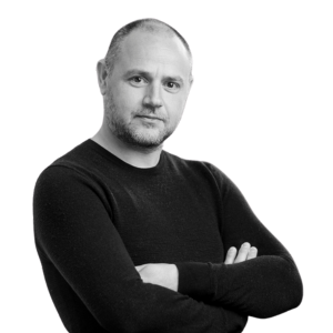 Billede af Morten Høyer, der deltager i podcasten Drømmevillaen