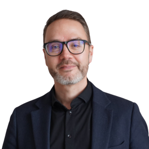 Billede af Rasmus Stilling-Schütz, der deltager i podcasten Drømmevillaen