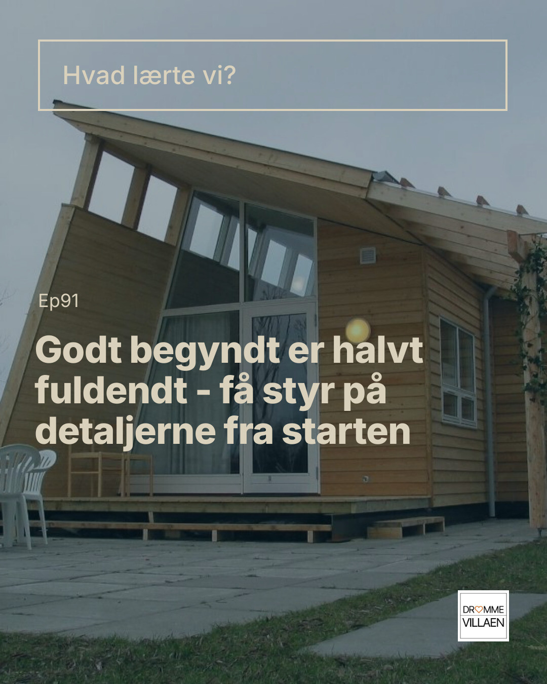Træhus med store vinduer og terrasse; titeltekst: “Godt begyndt er halvt fuldendt – få styr på detaljerne fra starten”.