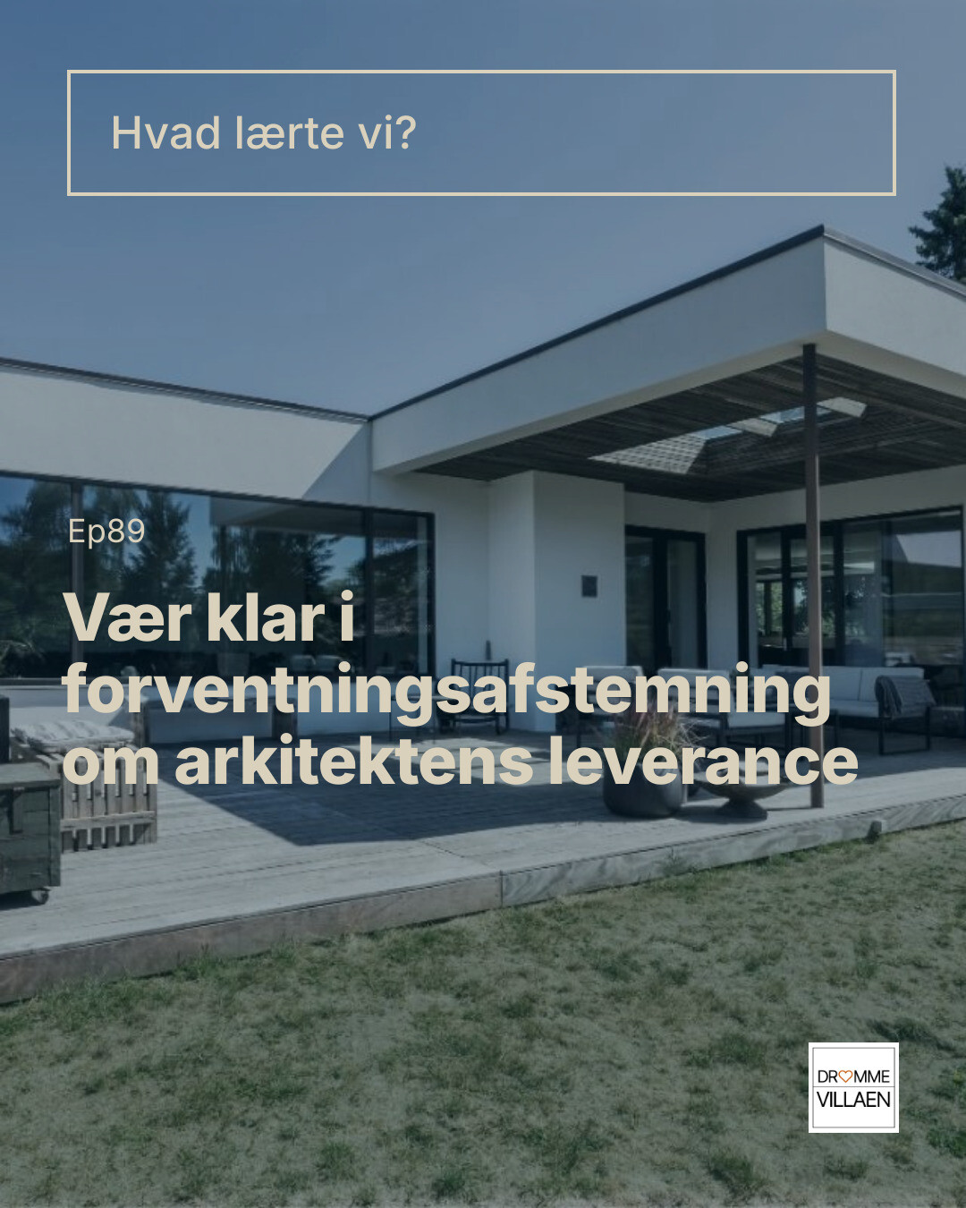 Forsidegrafik: Moderne villa med tekst om forventningsafstemning af arkitektens leverance (Ep89).