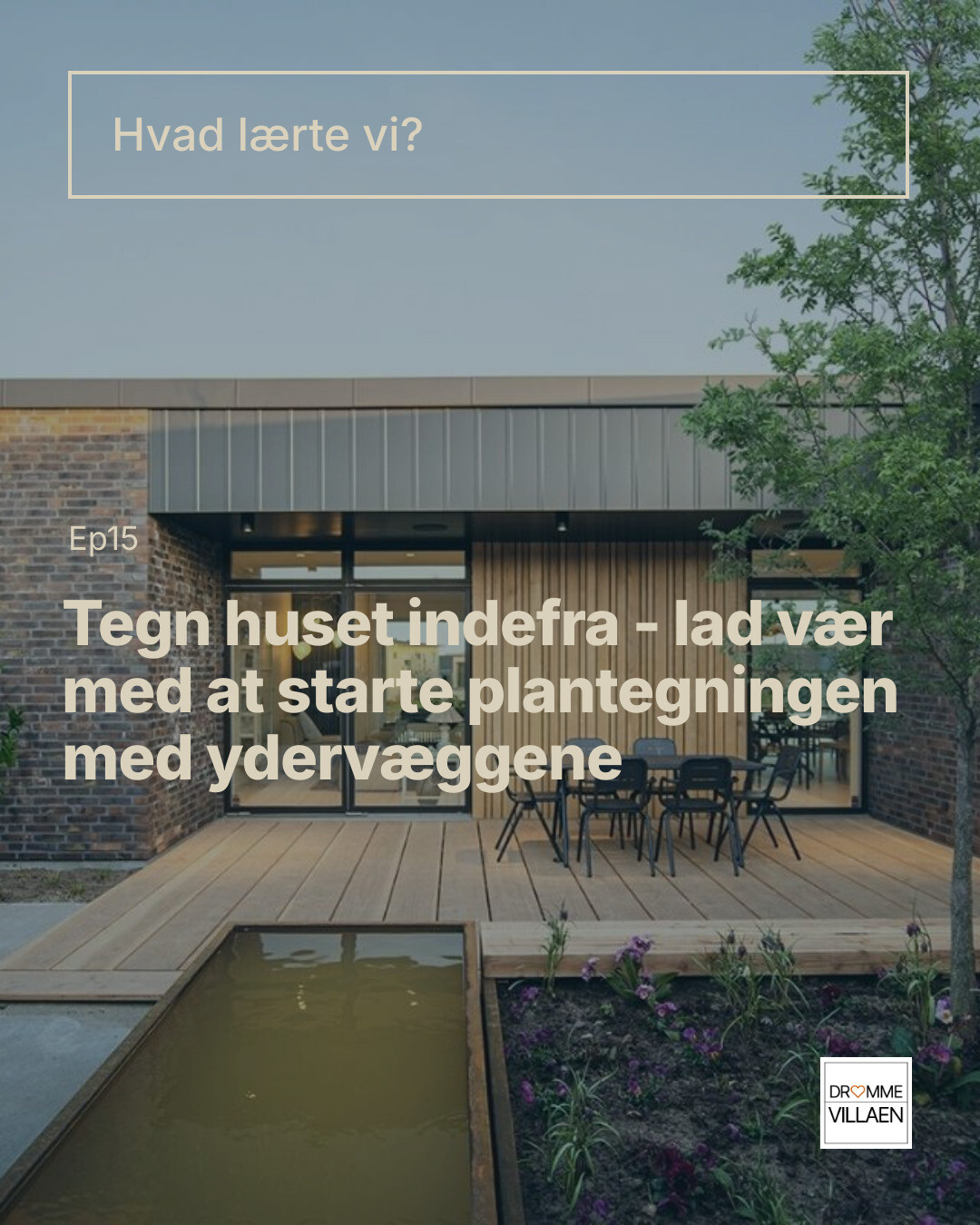Terrasse ved moderne hus med havemøbler og vandbassin. Tekst: “Tegn huset indefra – lad være med at starte …”
