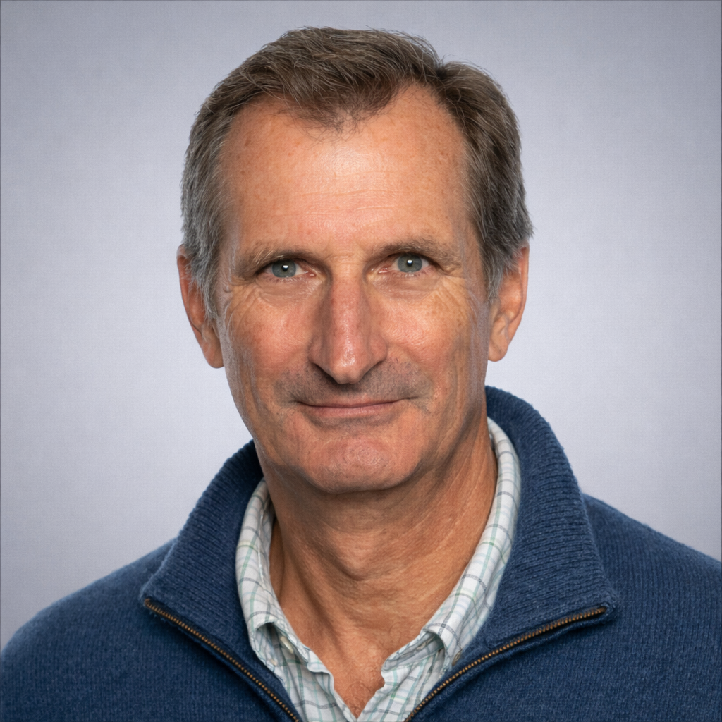 Simon Hardy headshot