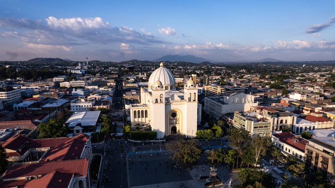 El Salvador får IMF-lån etter stopp i bitcoinkjøp