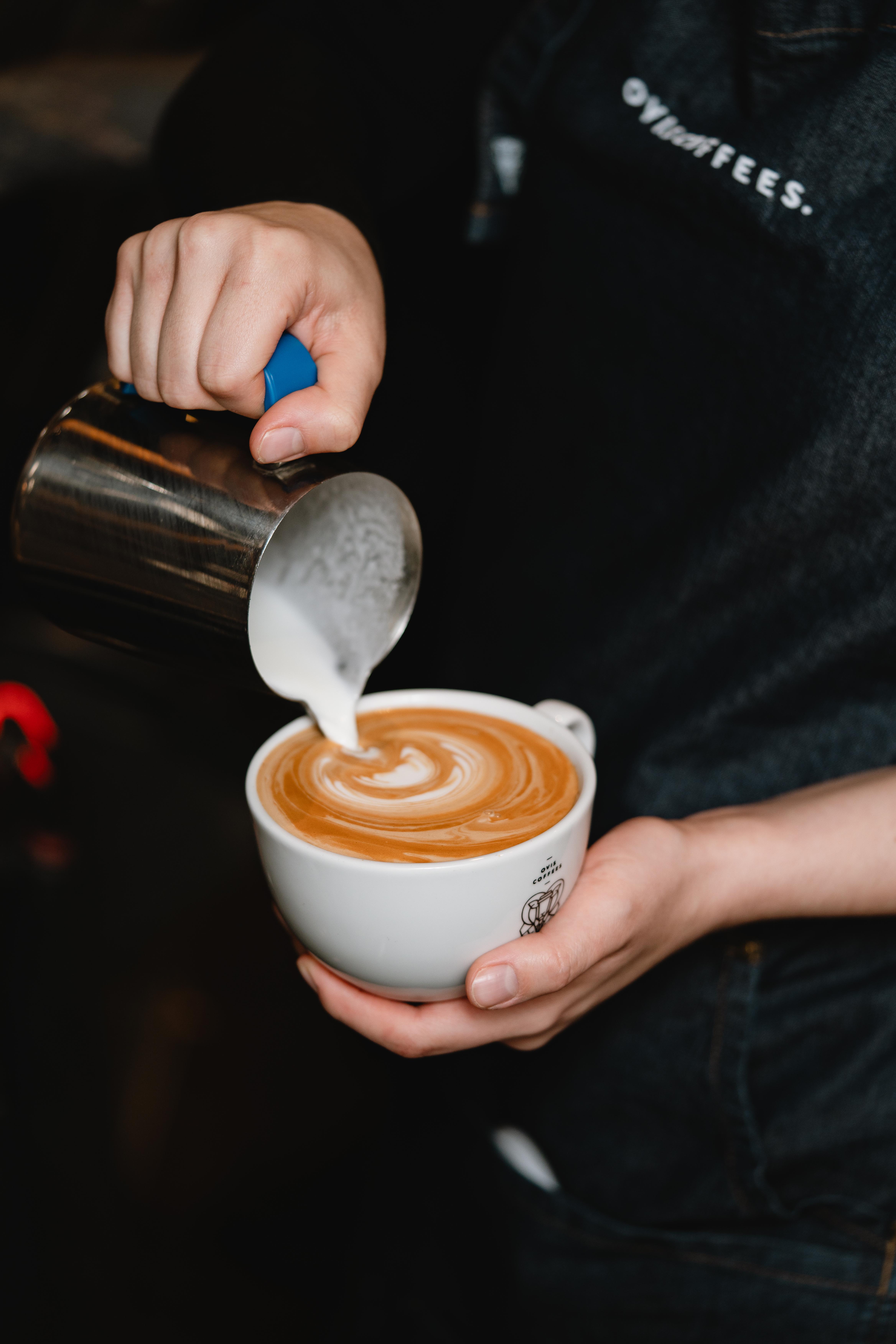 latte art making
