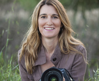  The Life of a Wildlife Photographer Suzi Eszterhas – Award-Winning Wildlife Photographer
