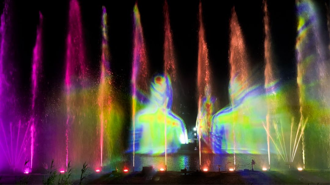 Fountain and water screen show