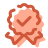 Icône de badge orange avec une coche au centre symbolisant une garantie ou une certification.
