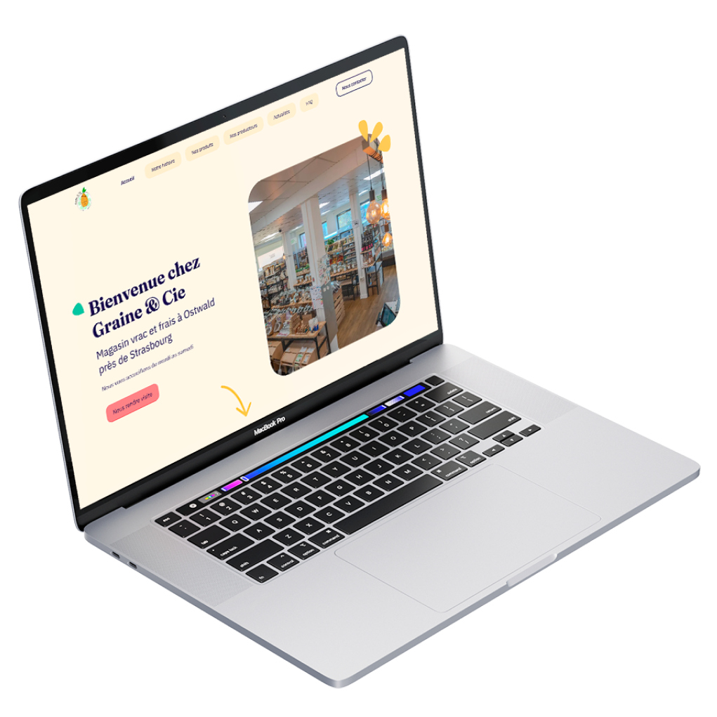 Ordinateur portable MacBook Pro affichant un site web avec le texte principal « De l’aspiration à la réalisation » sur fond bleu avec des éléments graphiques floraux jaunes et blancs.