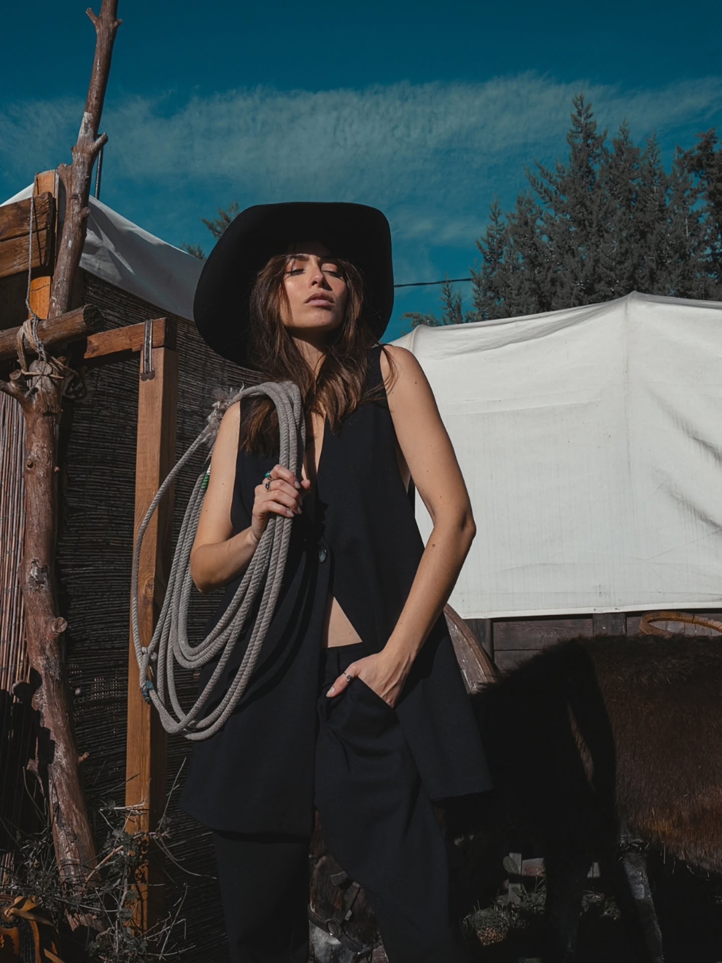Photographe de mode à Marseille : Shooting d'inspiration "Cow Girl" pour UNE collection de prêt à proter.