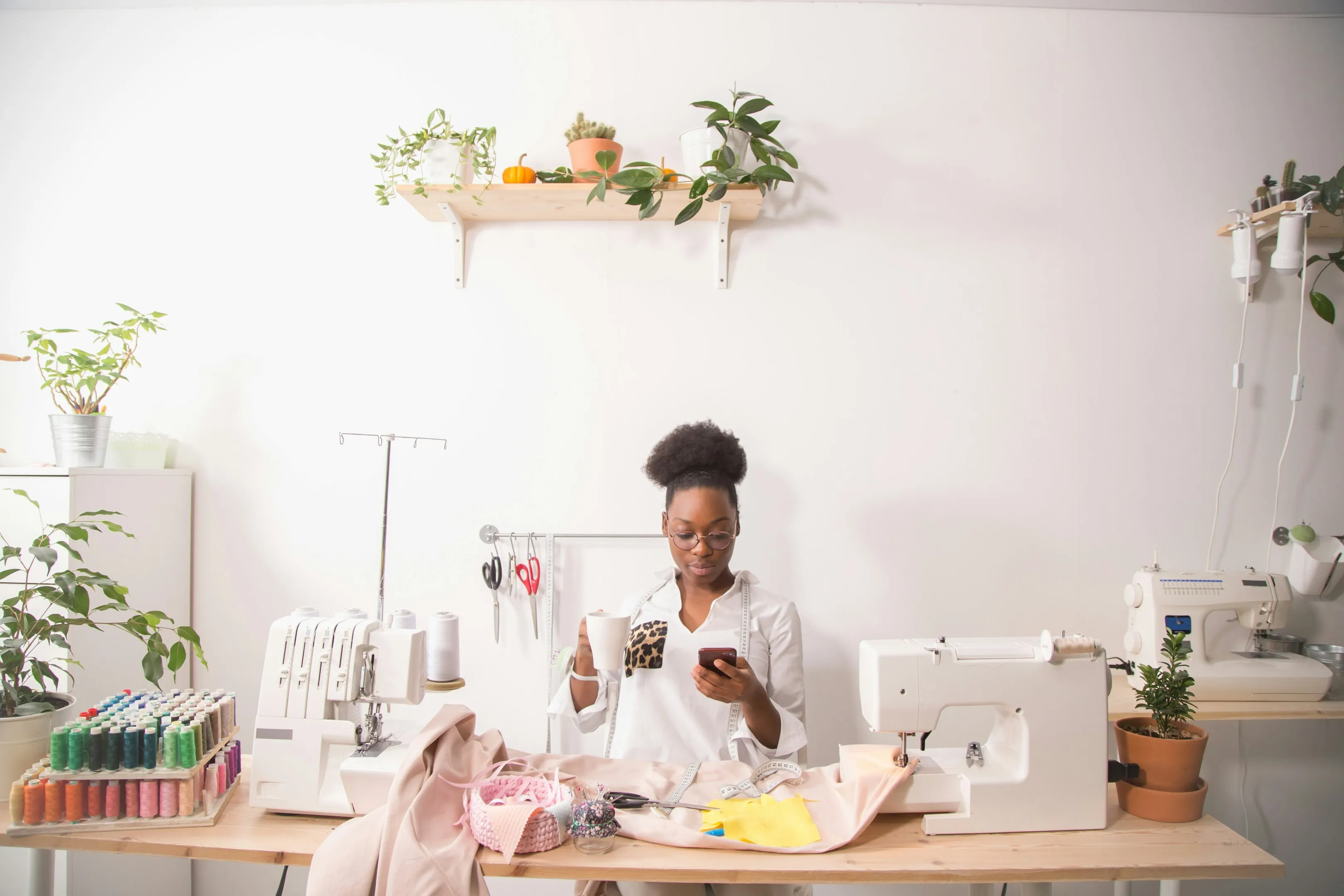 Entrepreneur working on a laptop at a desk with ecommerce and online store icons floating around, symbolizing the process of starting an online store without a warehouse.