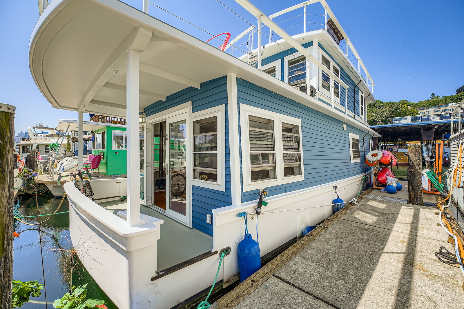 Live the Lake Union Lifestyle on this Iconic Seattle Houseboat!