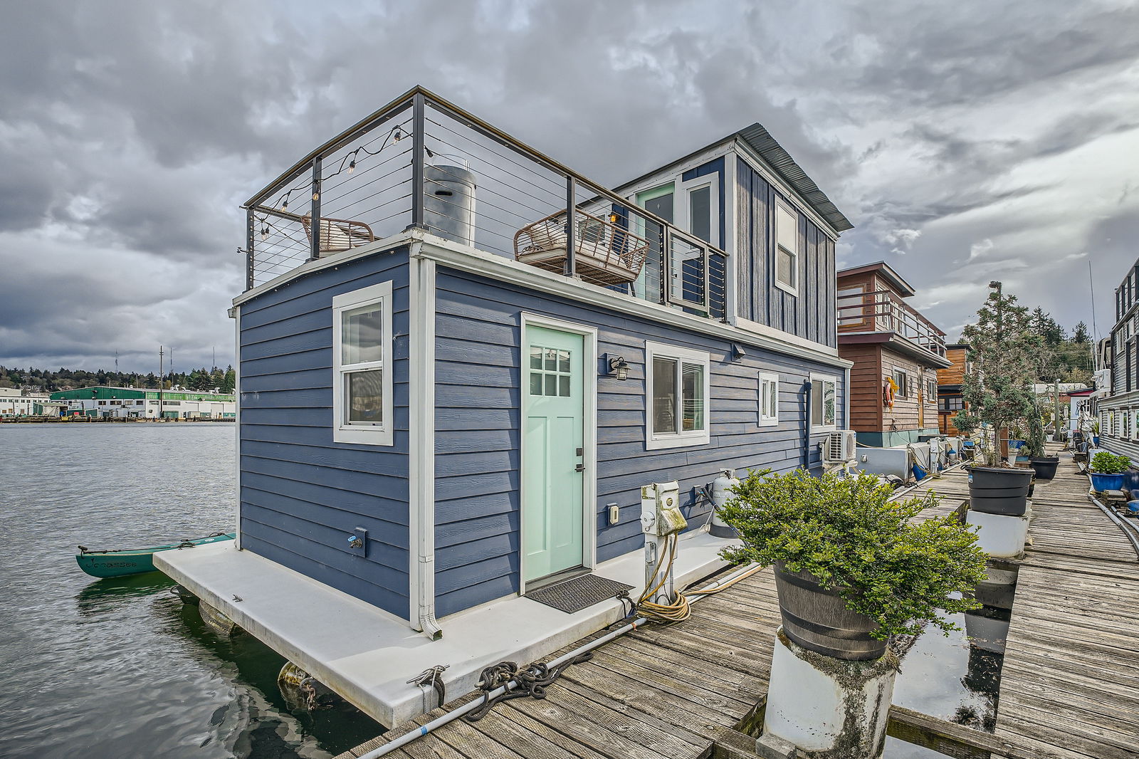 ~ Houseboat Lifestyle ~ What Dreams Are Made Of