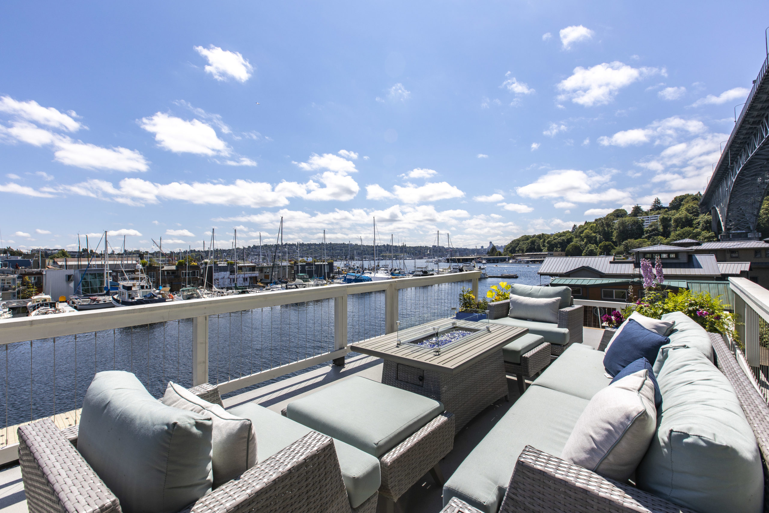Nuestra Casa (Our House) Stunning Seattle Houseboat