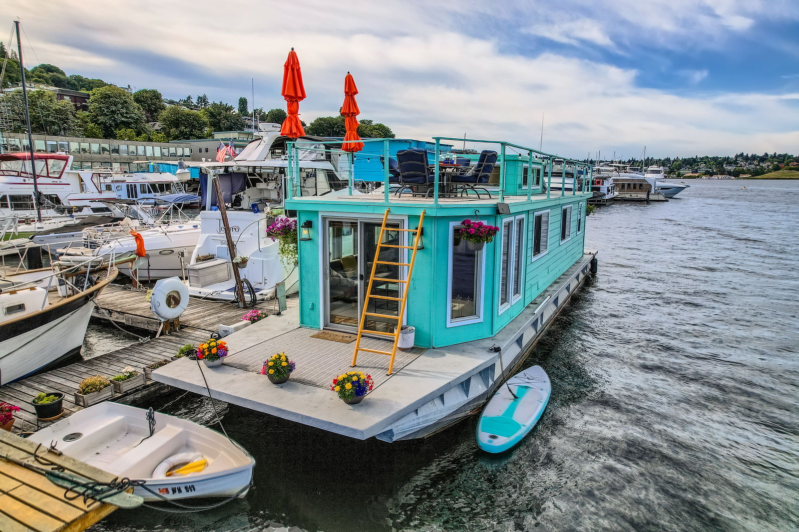 Meet Ginger u2014 A Dreamy End-of-Dock Floating Home on Lake Union