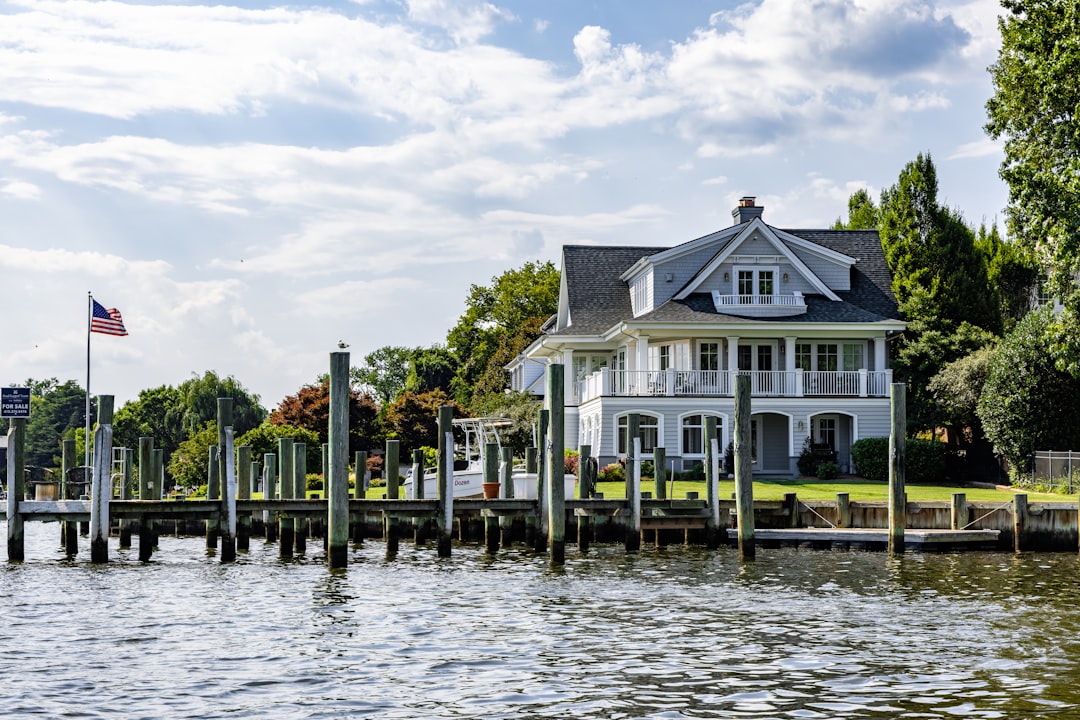 Beyond the Shore: Finding Your Perfect Luxury Lakefront Property