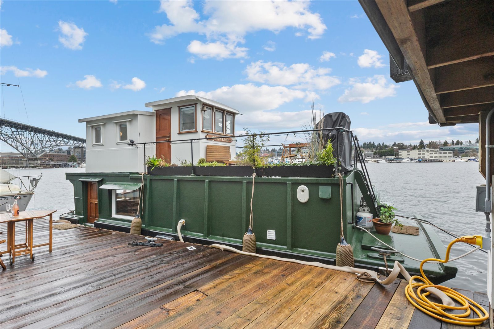 Seattle Houseboat Named 'Seaweed'