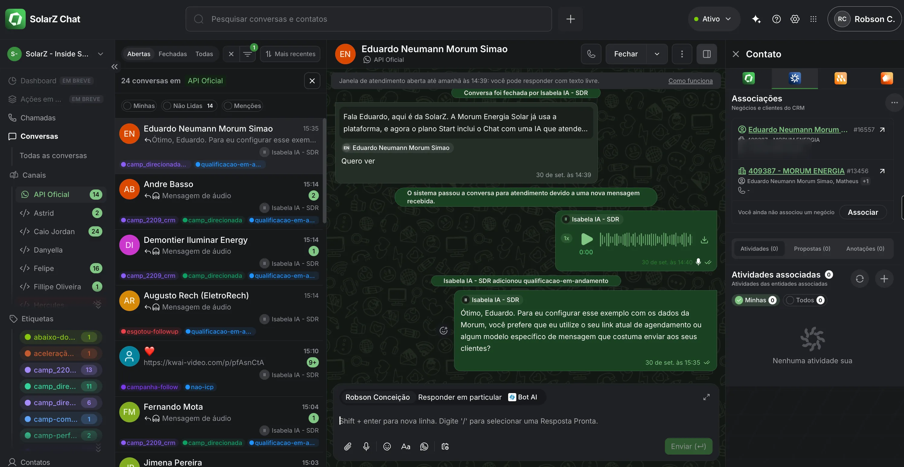 Tela principal do SolarZ Chat com a conversa, o CRM e o Monitoramento na lateral