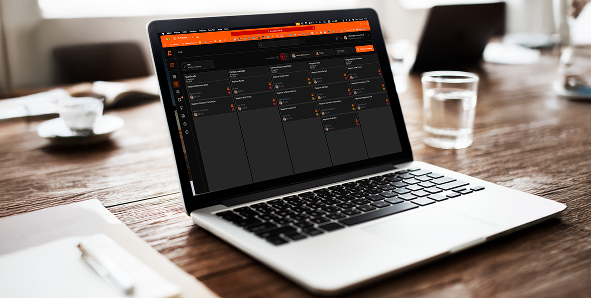 O que é e como funciona um CRM próprio para o integrador solar