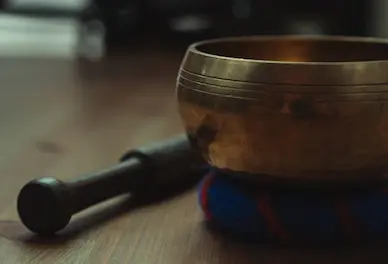 Bol Kansu utilisé en réflexologie plantaire, technique ayurvédique relaxante pratiquée dans notre salon à Amnéville et Audun-le-Tiche.