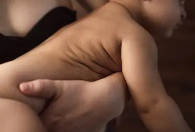 Massage bébé et périnatalité à Amnéville et Audun-le-Tiche, soin bien-être pour les tout-petits.