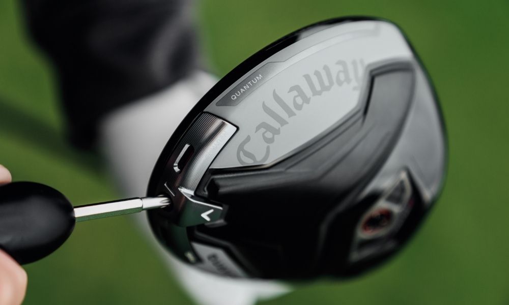 golfer adjusting the Quantum Callaway driver on the course