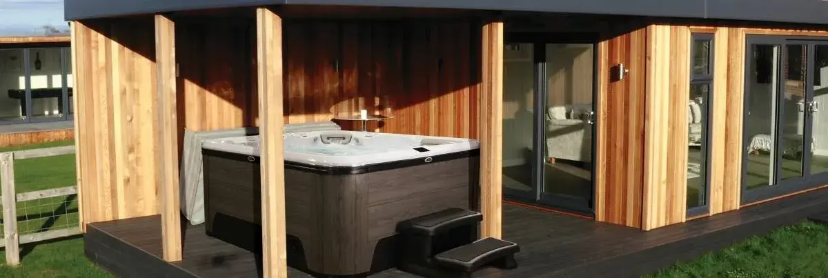 Minipiscina installata in un portico