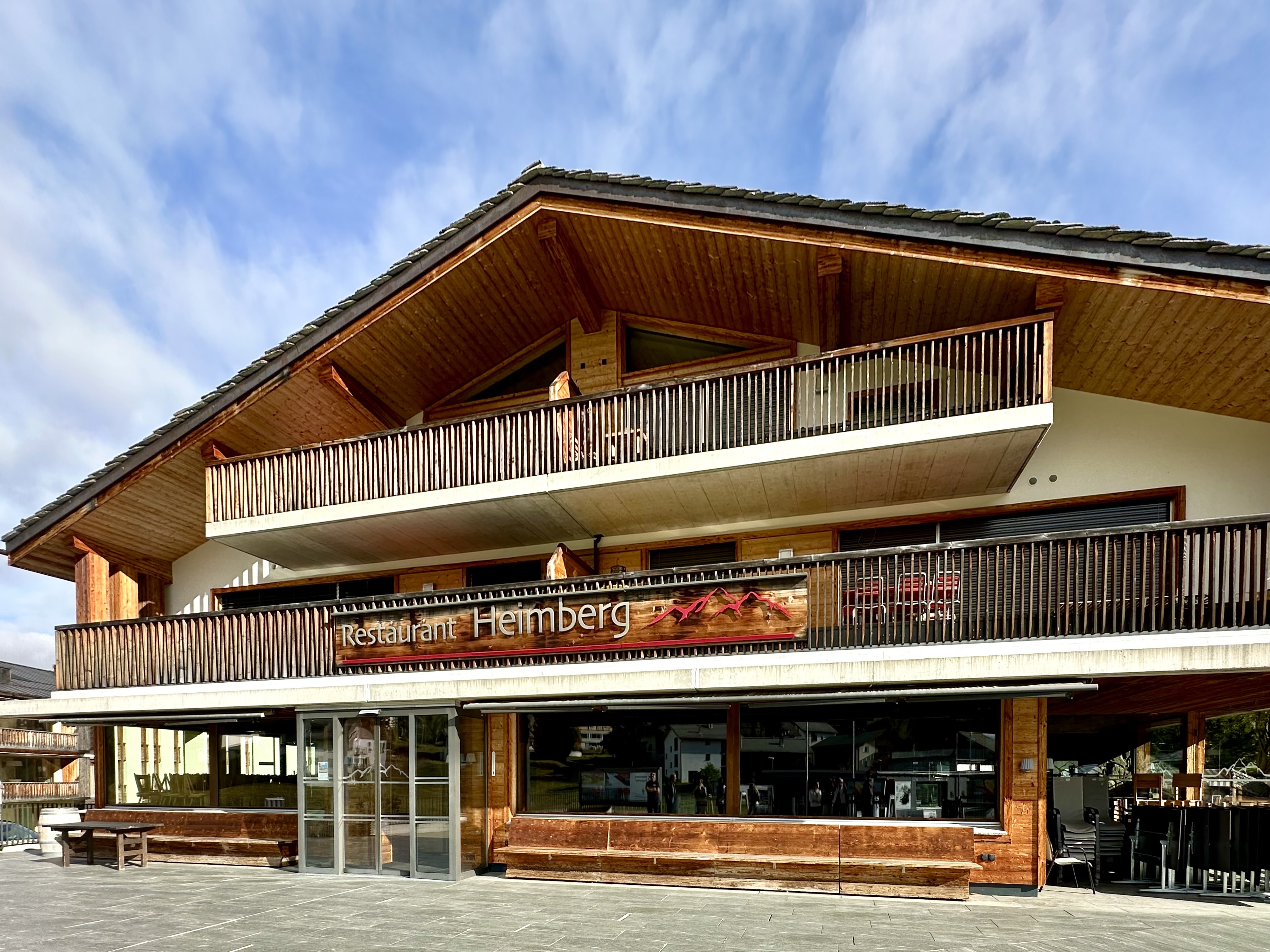 Neubau Restaurant Heimberg mit vier Eigentumswohnungen Parpan GR