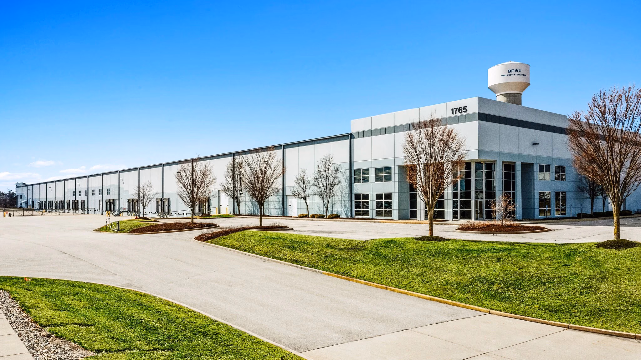 Exterior of Commonwealth Hebron, KY warehouse facility