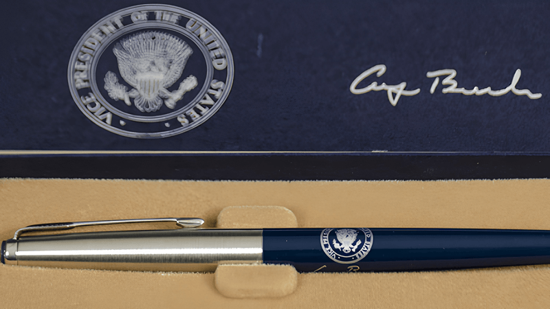 Presidential pen and thank-you note from George H.W. Bush